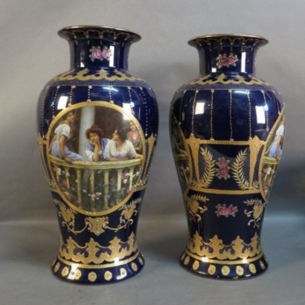 Pareja de floreros de porcelana art nouveau pintados a mano, Limoges, 1890 - 1919