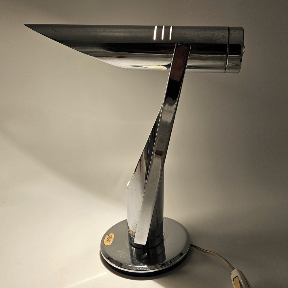 Lámpara cromada de sobremesa \"Tharsis\" de Fase, de Luis Pérez de la Oliva 1973