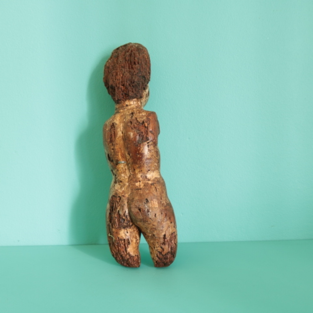 Putto / querubín barroco español del siglo XVII, madera de pino