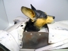 Lluis Roig, escultura figurativa perro chihuahua montado en coche de carreras