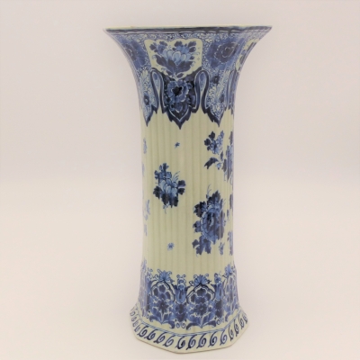 Antiguo florero de cerámica pintado a mano de Delft Holanda, 1907