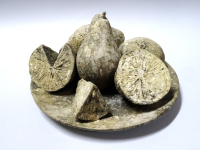 Escultura en bronce escena de bodegón con frutas pera limones
