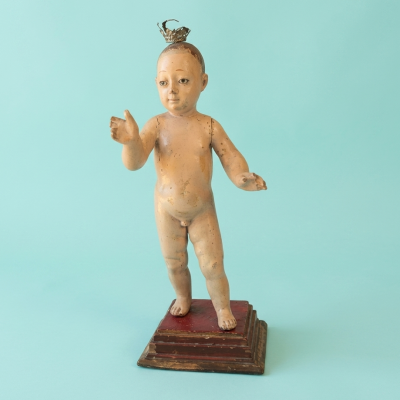 Niño Jesús barroco español en madera policromada, finales del siglo XVII–siglo XVIII