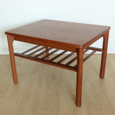 Mesa auxiliar de Henning Kjaernulf para Vejle Møbelfabrik, Dinamarca, 1950 - 1959