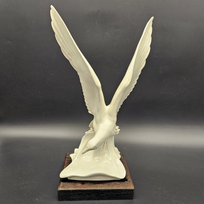 Gaviota sobre una ola de porcelana de Max Esser para Meissen, 1937