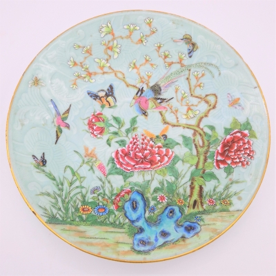 Plato de porcelana de la dinastía Qing con esmalte celadón, China de 1850