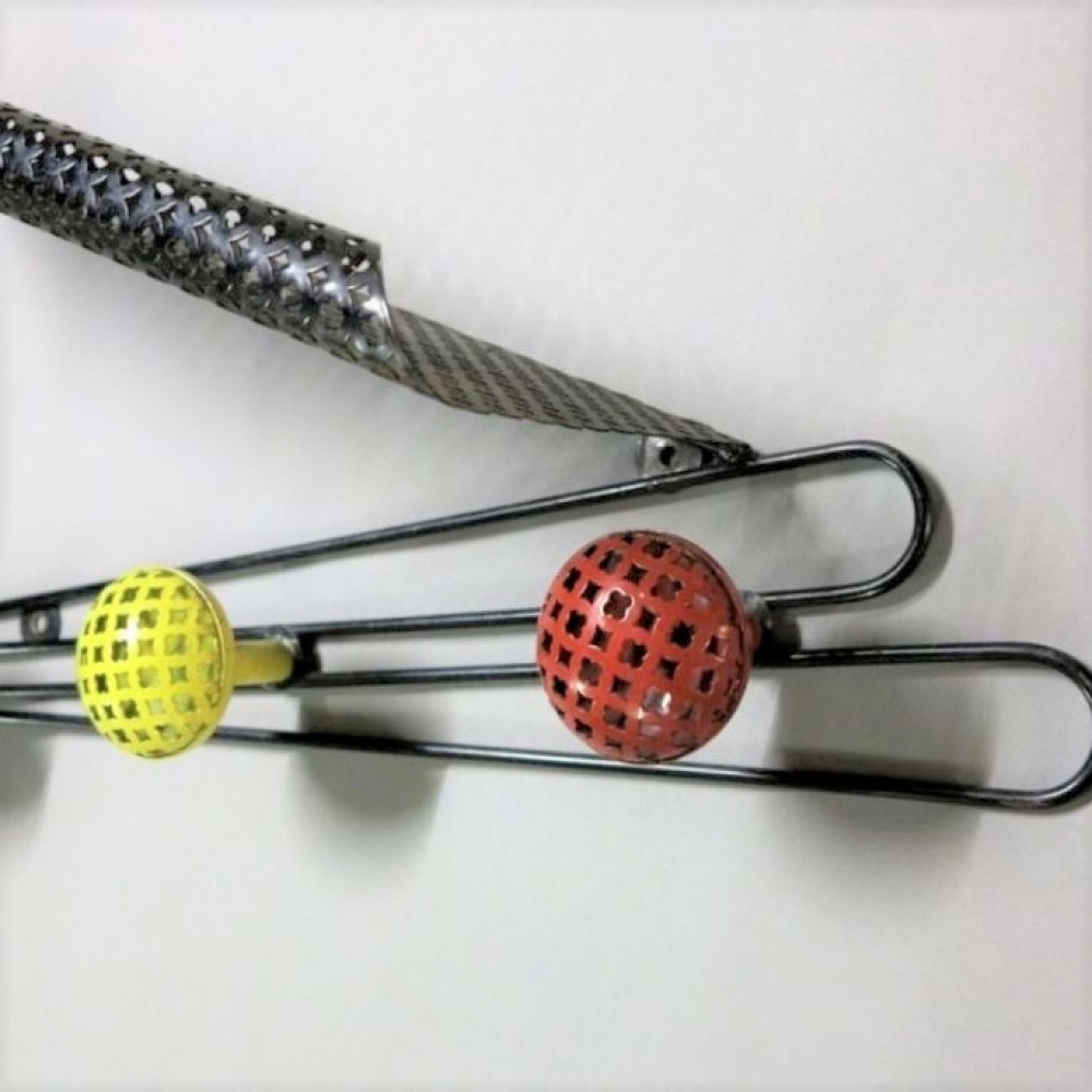 Perchero de diseño metal con cinco pomos de color de Mathieu Mategot, 1950 - 1959