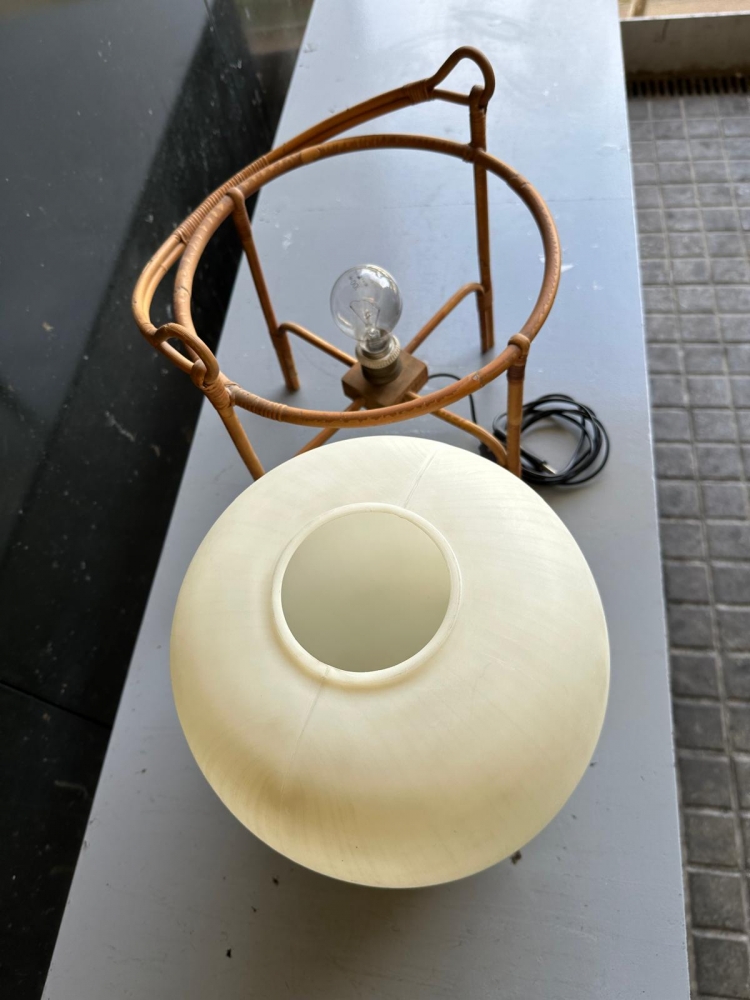 Lámpara de mesa, cesta, diseño de Miguel Mila, años 60