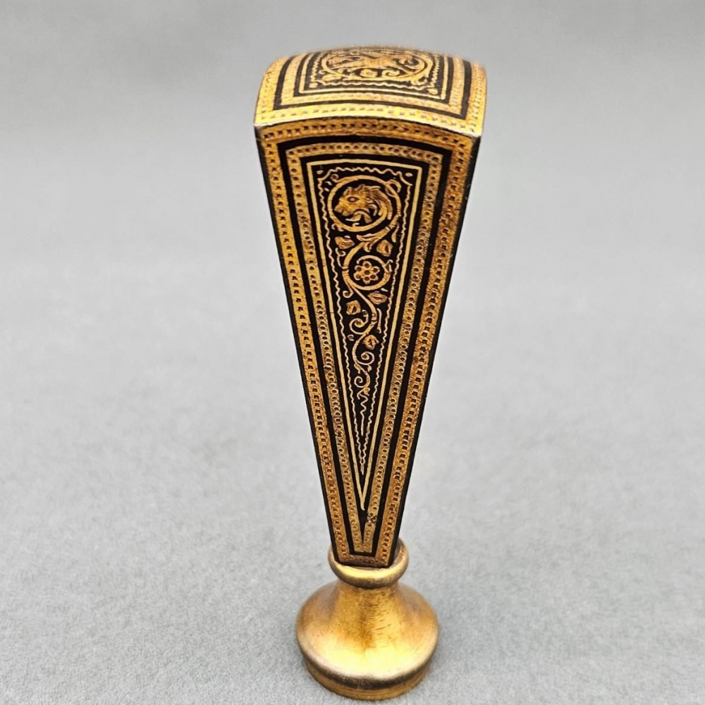 Tintero de la época victoriana con marquetería Boulle en madera ebonizada y latón, 1840 - 1900