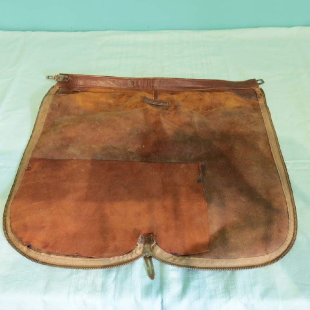 Conjunto antiguo de golf Hickory con bolsa de cuero, ca. 1900