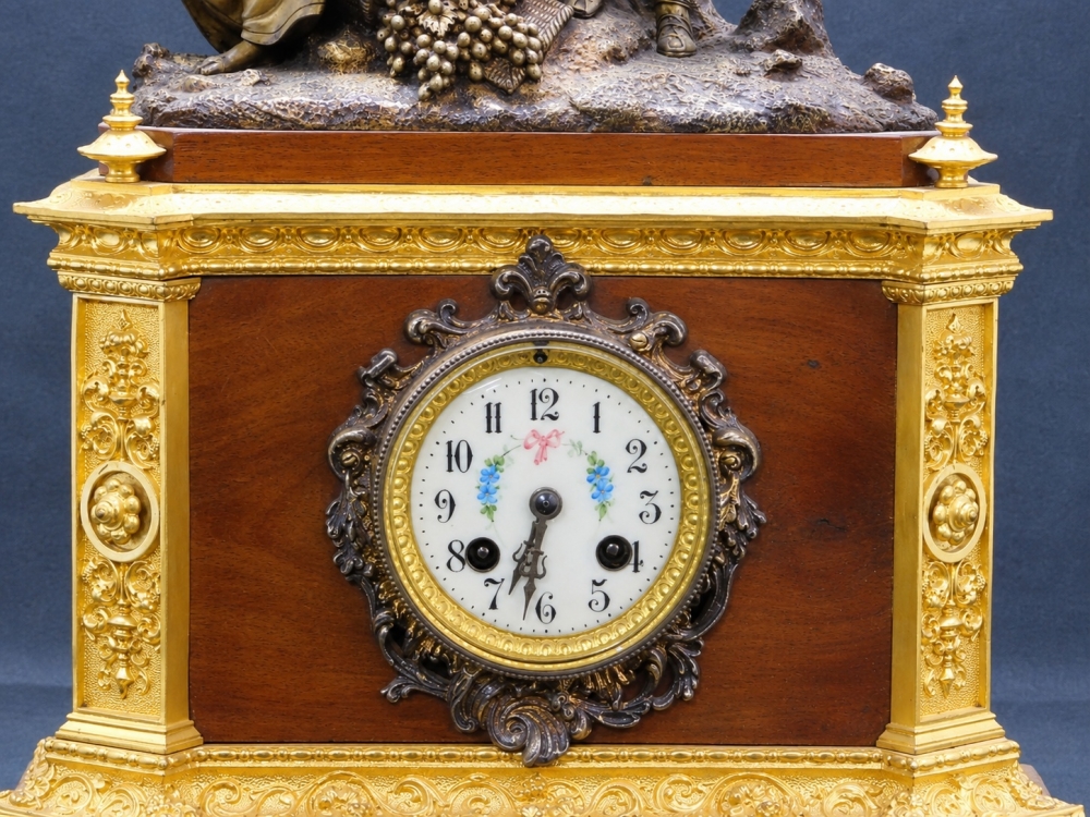 Reloj de sobremesa de bronce francés