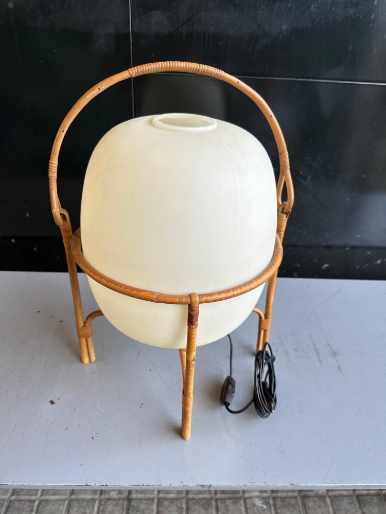 Lámpara de mesa, cesta, diseño de Miguel Mila, años 60