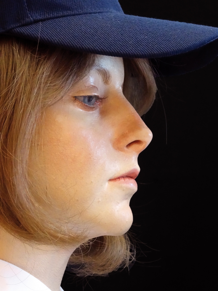 Marc Sijan, escultura hiperrealista, mujer policía, 2007