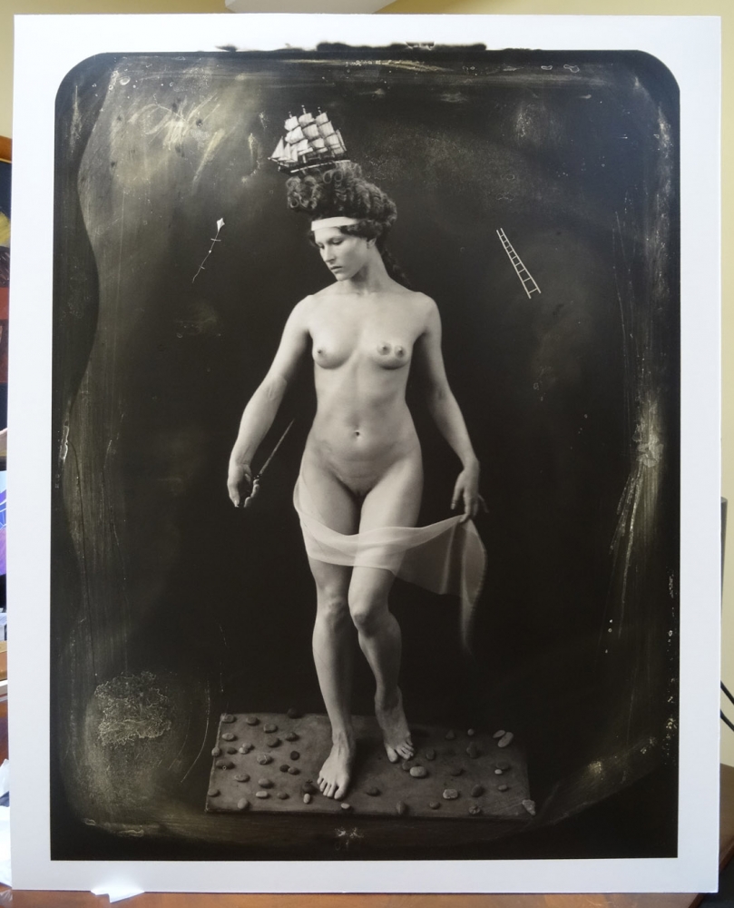 Joel-Peter Witkin, fotografía contemporánea, desnudo mujer con barco, 1998