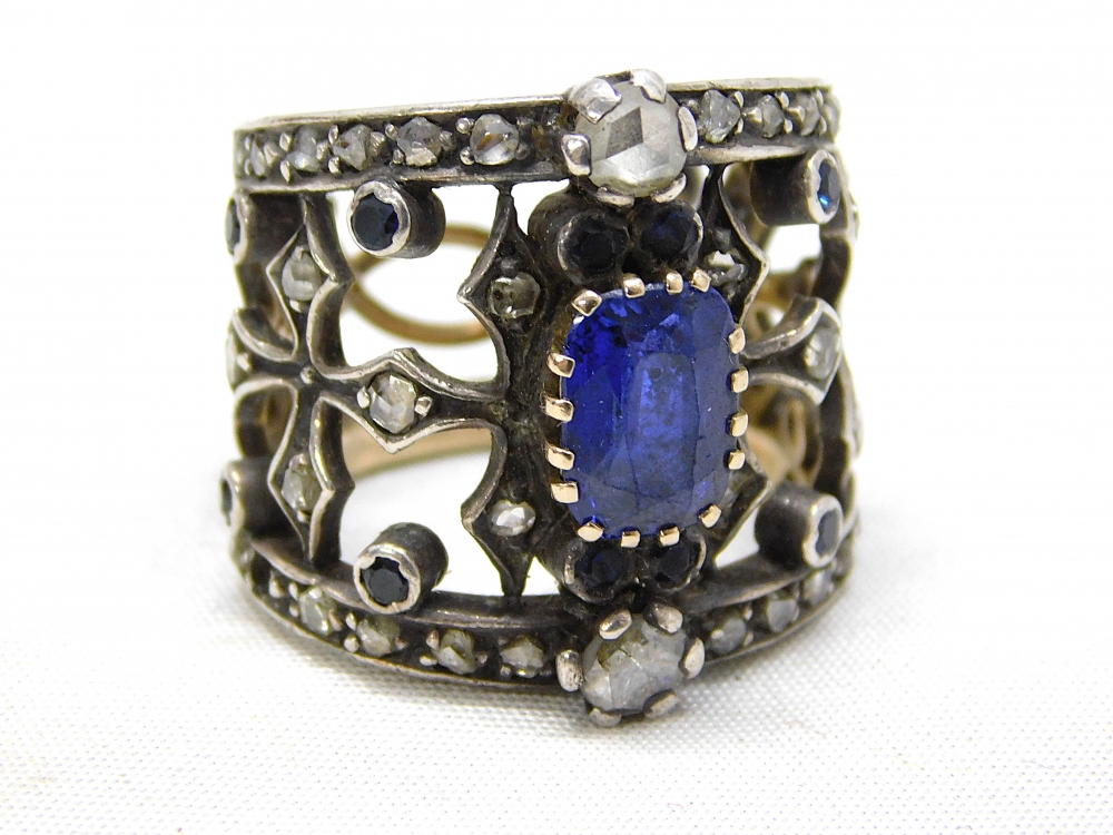 Anillo de plata, oro, diamantes y zafiros