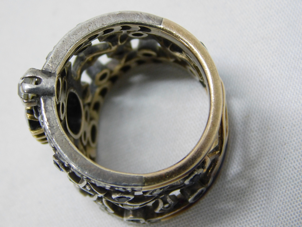 Anillo de plata, oro, diamantes y zafiros