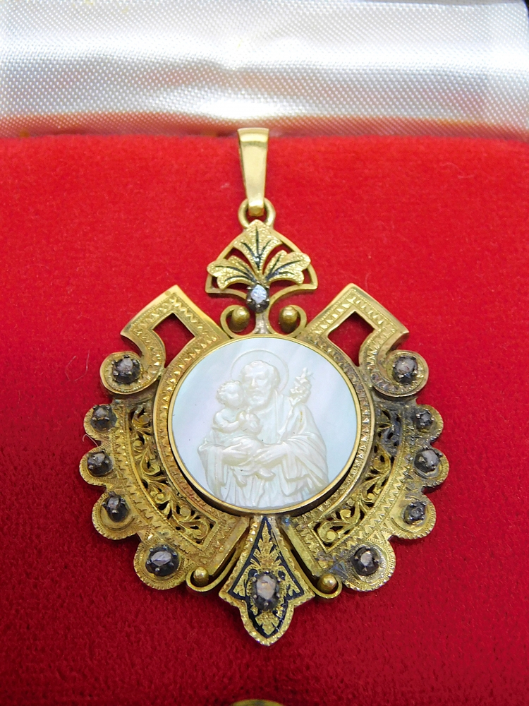 Colgante religioso, oro de 14k