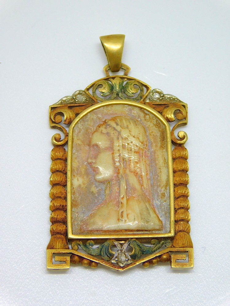 Colgante modernista con camafeo y oro 14k