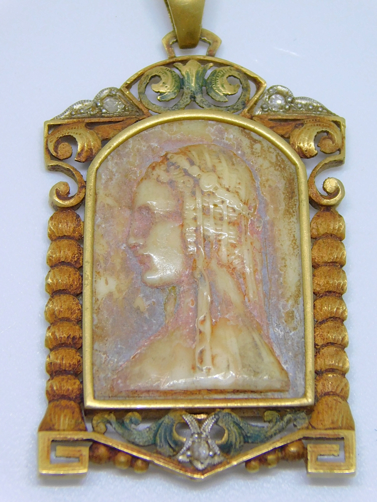 Colgante modernista con camafeo y oro 14k