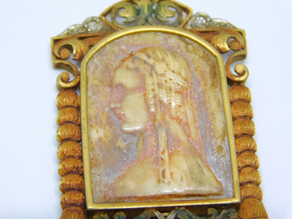 Colgante modernista con camafeo y oro 14k