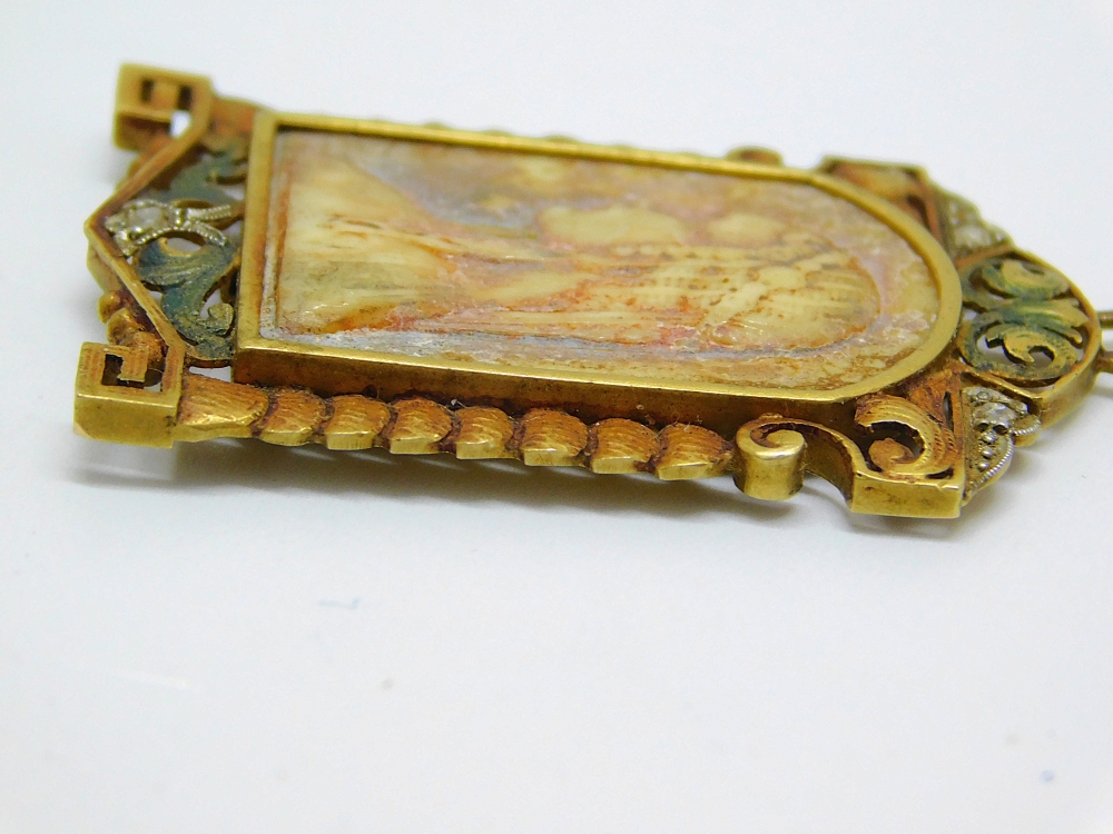 Colgante modernista con camafeo y oro 14k