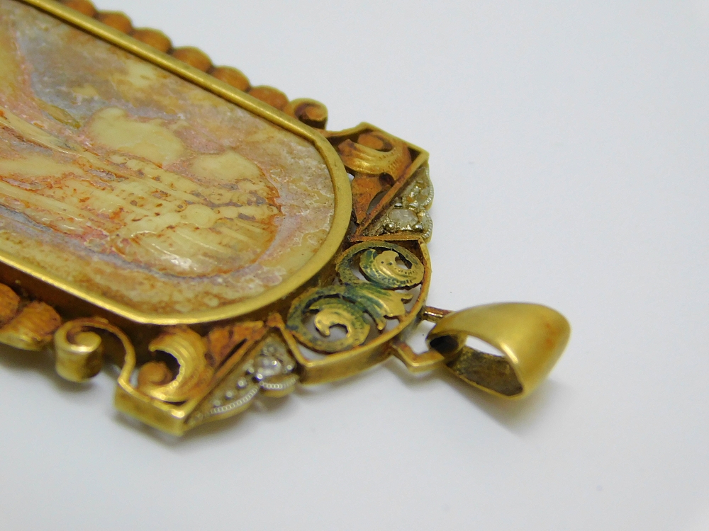 Colgante modernista con camafeo y oro 14k