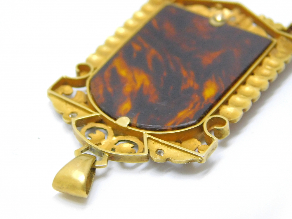 Colgante modernista con camafeo y oro 14k