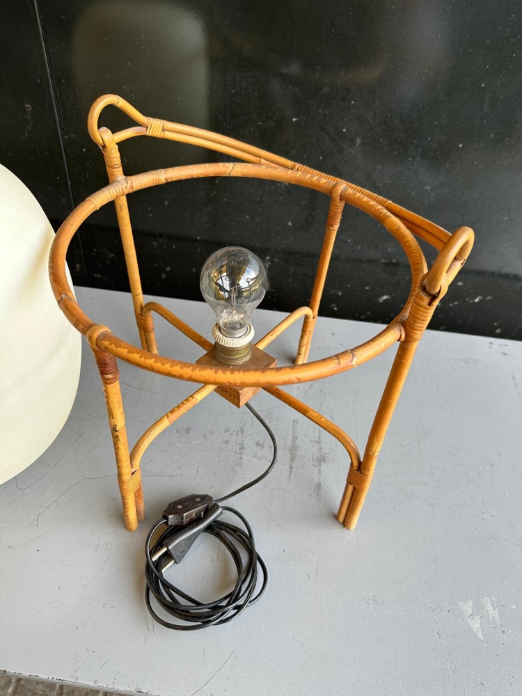 Lámpara de mesa, cesta, diseño de Miguel Mila, años 60