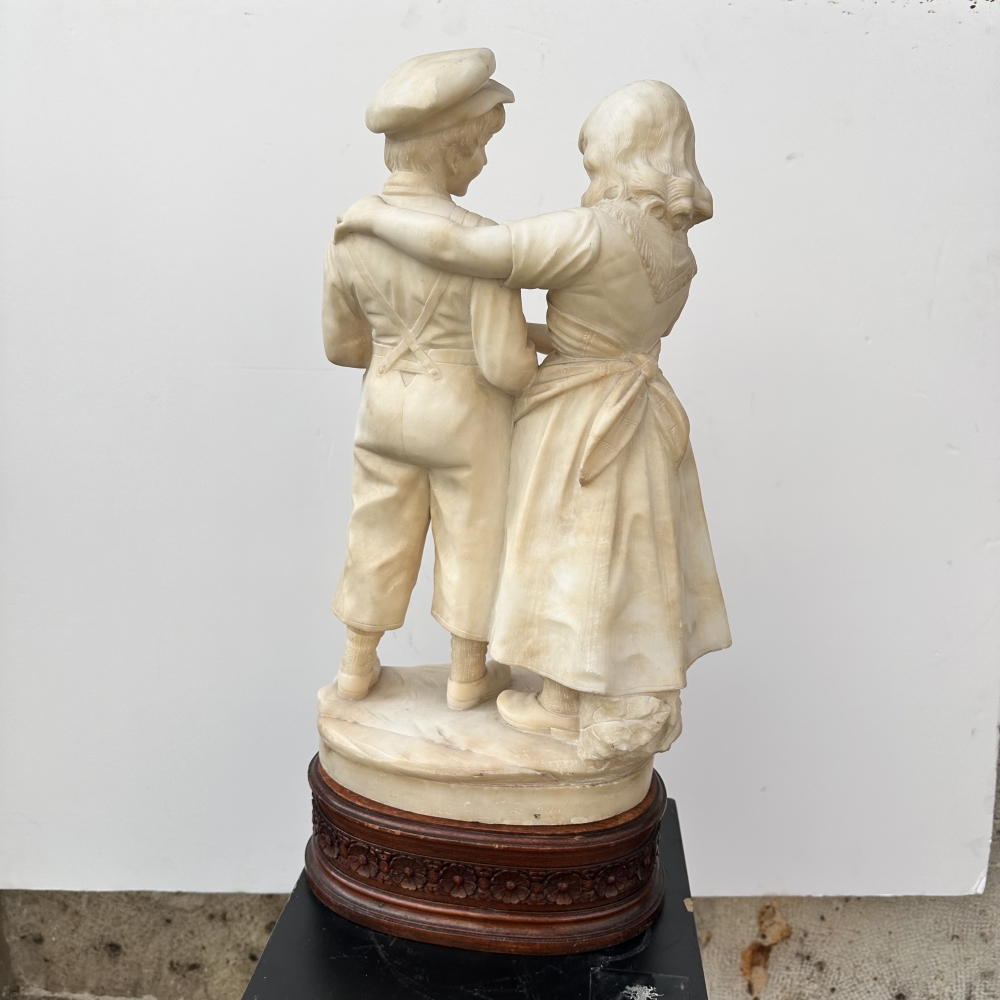Escultura “Pareja infantil”, alabastro, firmada Eugenio Battiglia, finales del siglo XIX, Italia