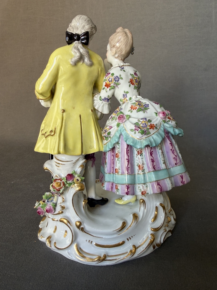 Meissen, pareja galante rococó, August Ringler, porcelana policromada, ca. 1890