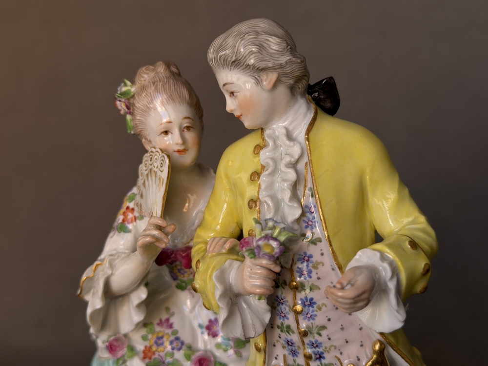 Meissen, pareja galante rococó, August Ringler, porcelana policromada, ca. 1890
