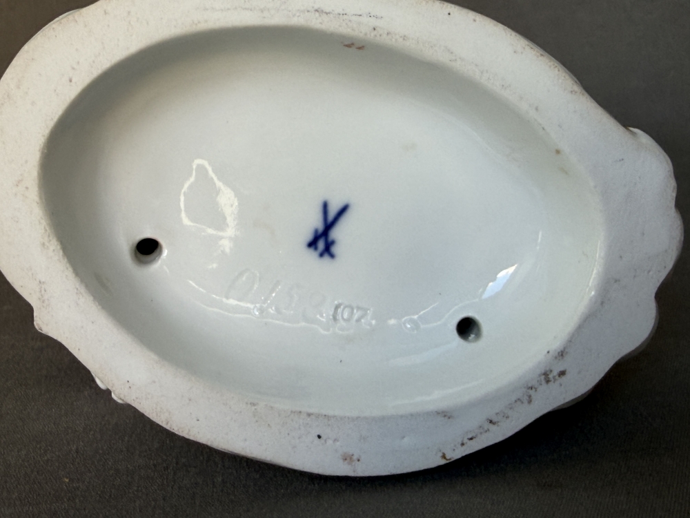 Meissen, pareja galante rococó, August Ringler, porcelana policromada, ca. 1890