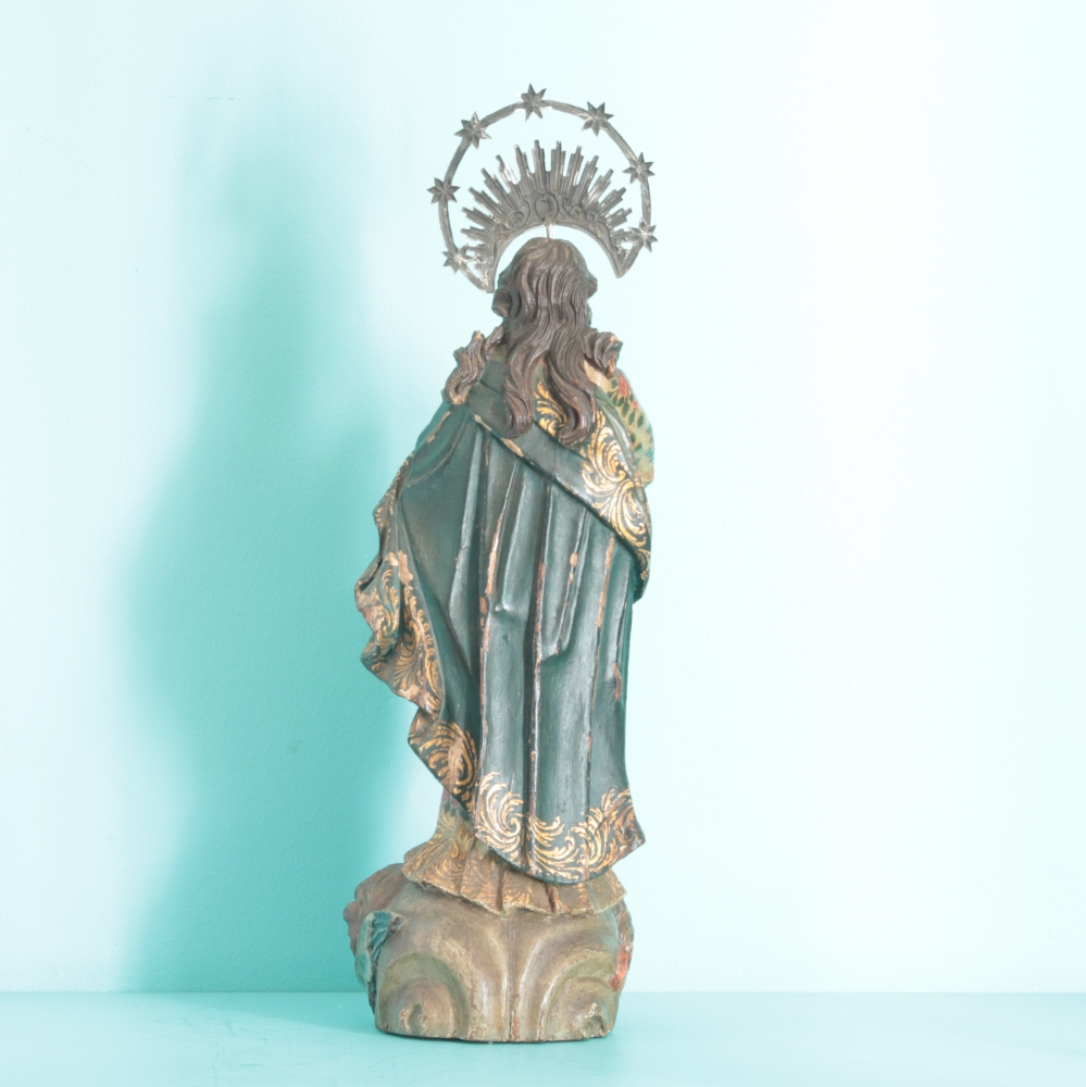 Inmaculada Concepción barroca del siglo XVIII en madera policromada con diadema de plata