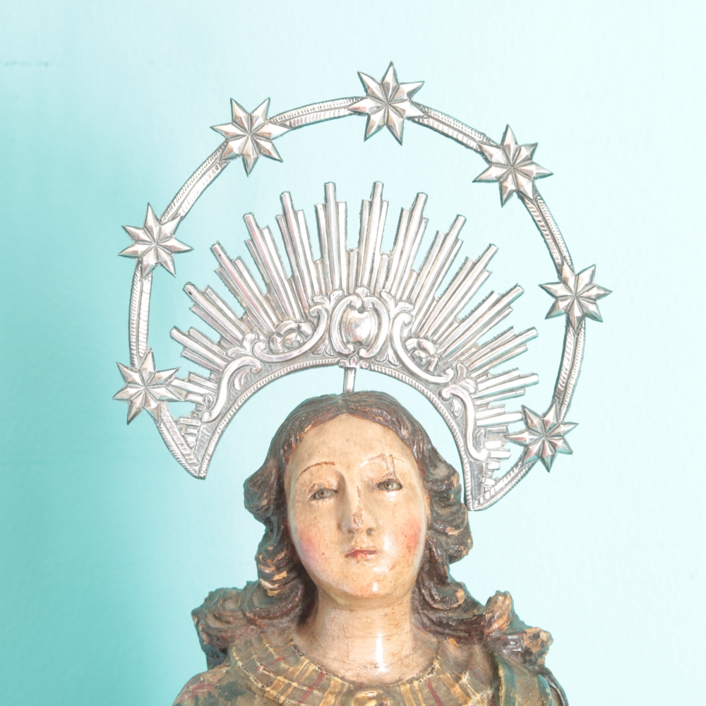 Inmaculada Concepción barroca del siglo XVIII en madera policromada con diadema de plata