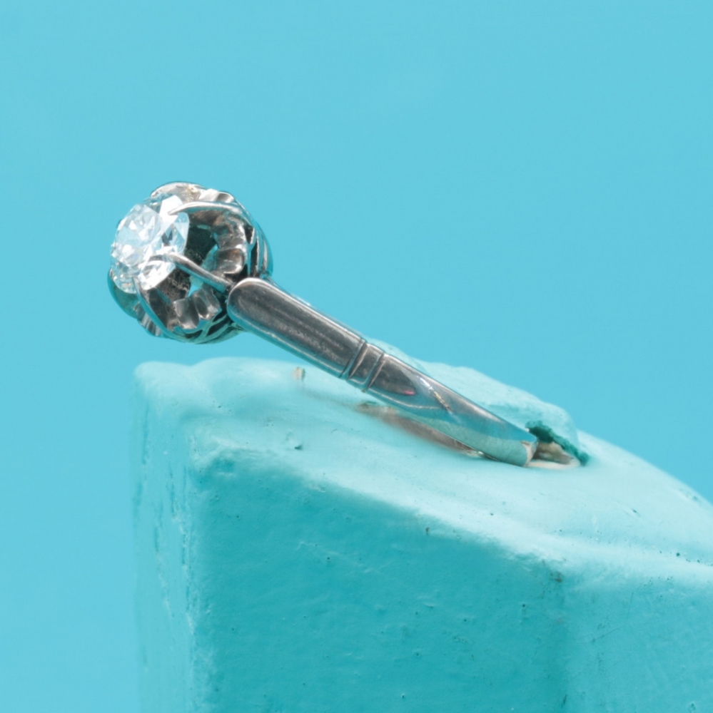 Anillo de compromiso en platino con diamante solitario de 0,50 ct