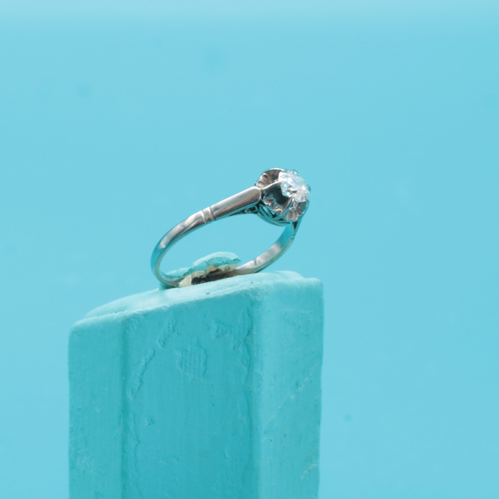 Anillo de compromiso en platino con diamante solitario de 0,50 ct