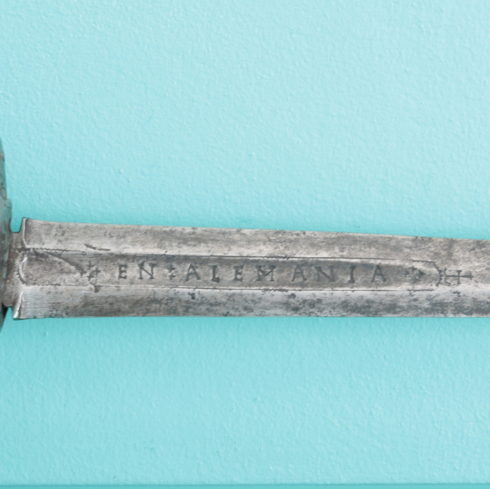 Espada de montar con guarnición de conchas e inscripción Enrique Coel, hacia 1700