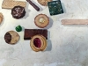 Miguel Vivo, pintura contemporánea, bodegón con dulces, galletas y pastas de té