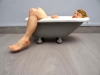 Andrew Benyei, escultura contemporánea, hombre en bañera, 2009
