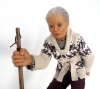 Jackie K. Seo, escultura hiperrealista, anciana caminando, 2009