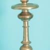 Gran candelero español de latón barroco, hacia 1680, siglo XVII