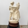 Escultura “Pareja infantil”, alabastro, firmada Eugenio Battiglia, finales del siglo XIX, Italia