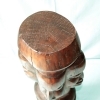 Escultura africana vintage de cuatro rostros tallada en madera maciza. siglo XX