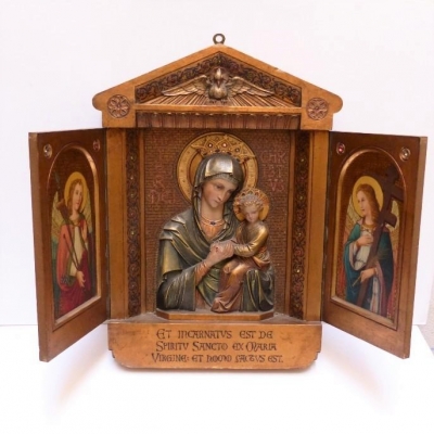 Altar tríptico, talla en madera dorada policromada y pintura sobre tabla, Virgen con niño y ángeles