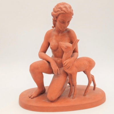 Mujer con ciervo de cerámica de R. Unger para Göbel, 1941