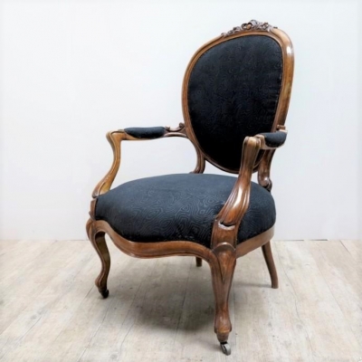 Antigua silla isabelina con nuevo tapizado en color negro con motivo de malaquita, 1850 - 1880
