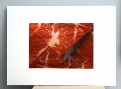 Txaro Fontalba, fotografía contemporánea, carta de amor, sobre con carne