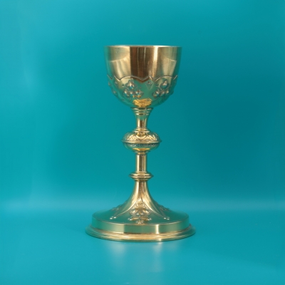 Cáliz neogótico estadounidense con copa de plata esterlina dorada, ca. 1900–1920