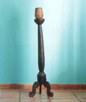 Gran hachero español de pino policromado, hacia 1780–1820