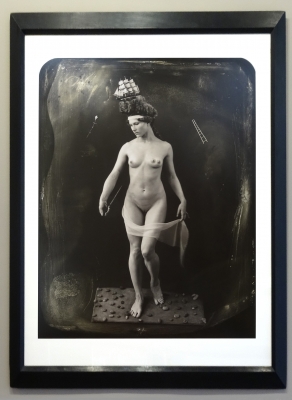 Joel-Peter Witkin, fotografía contemporánea, desnudo mujer con barco, 1998